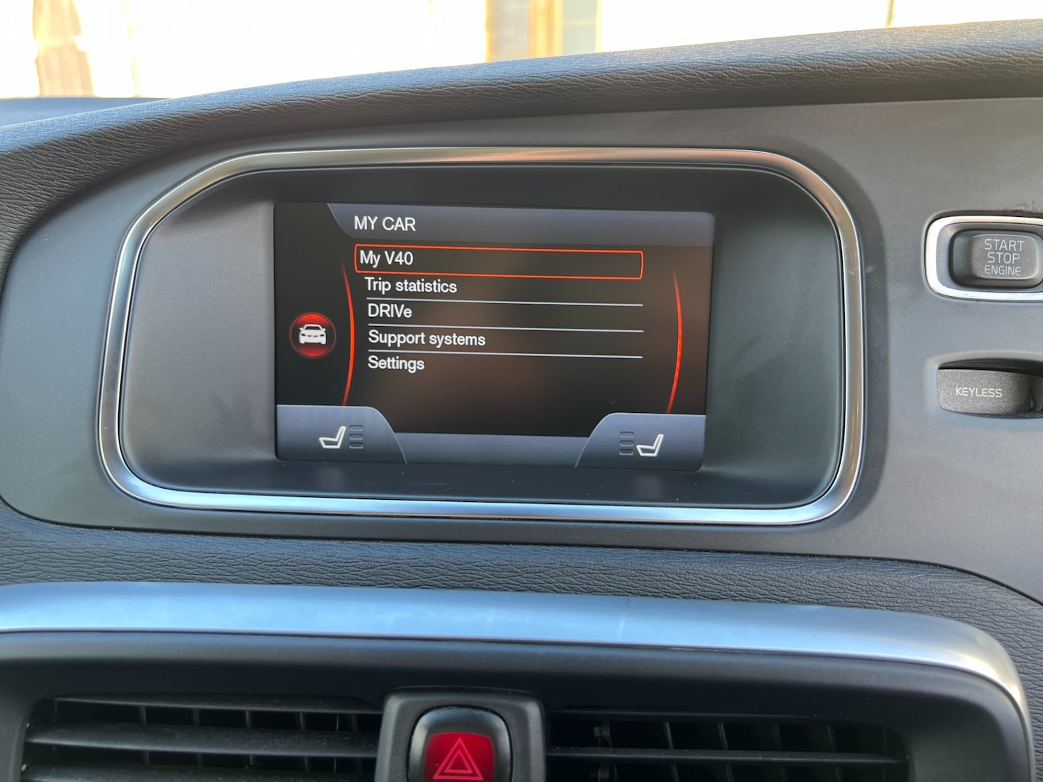 Used Volvo V40 2014 for sale - 76452464: Photo 40