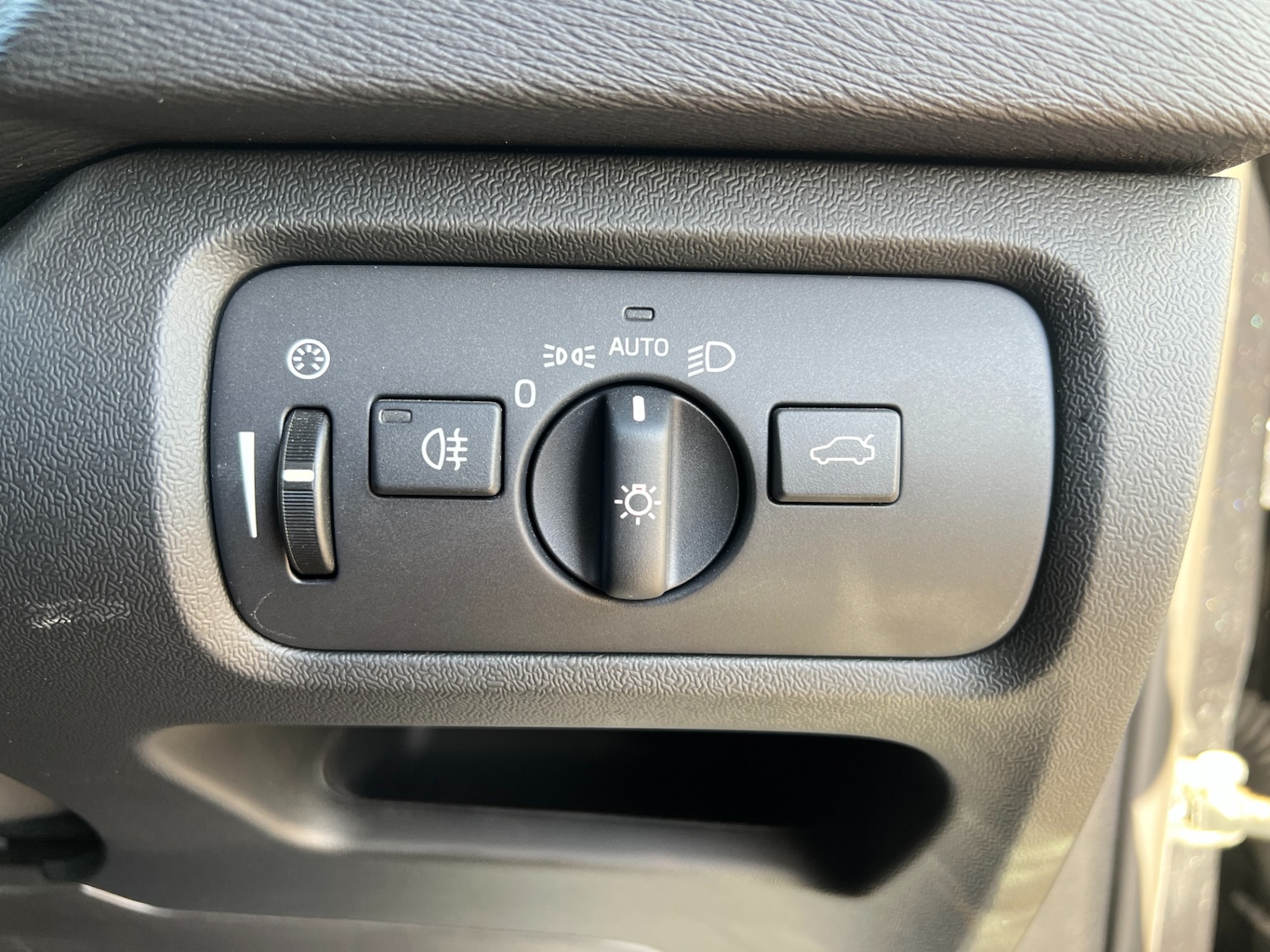 Used Volvo V40 2014 for sale - 76452464: Photo 44