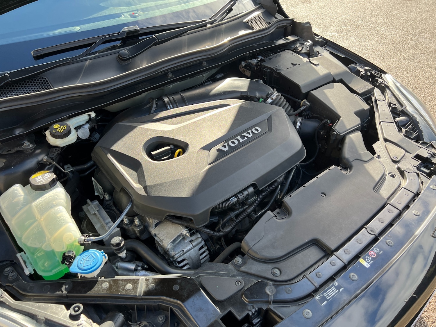 Used Volvo V40 2014 for sale - 76452464: Photo 63