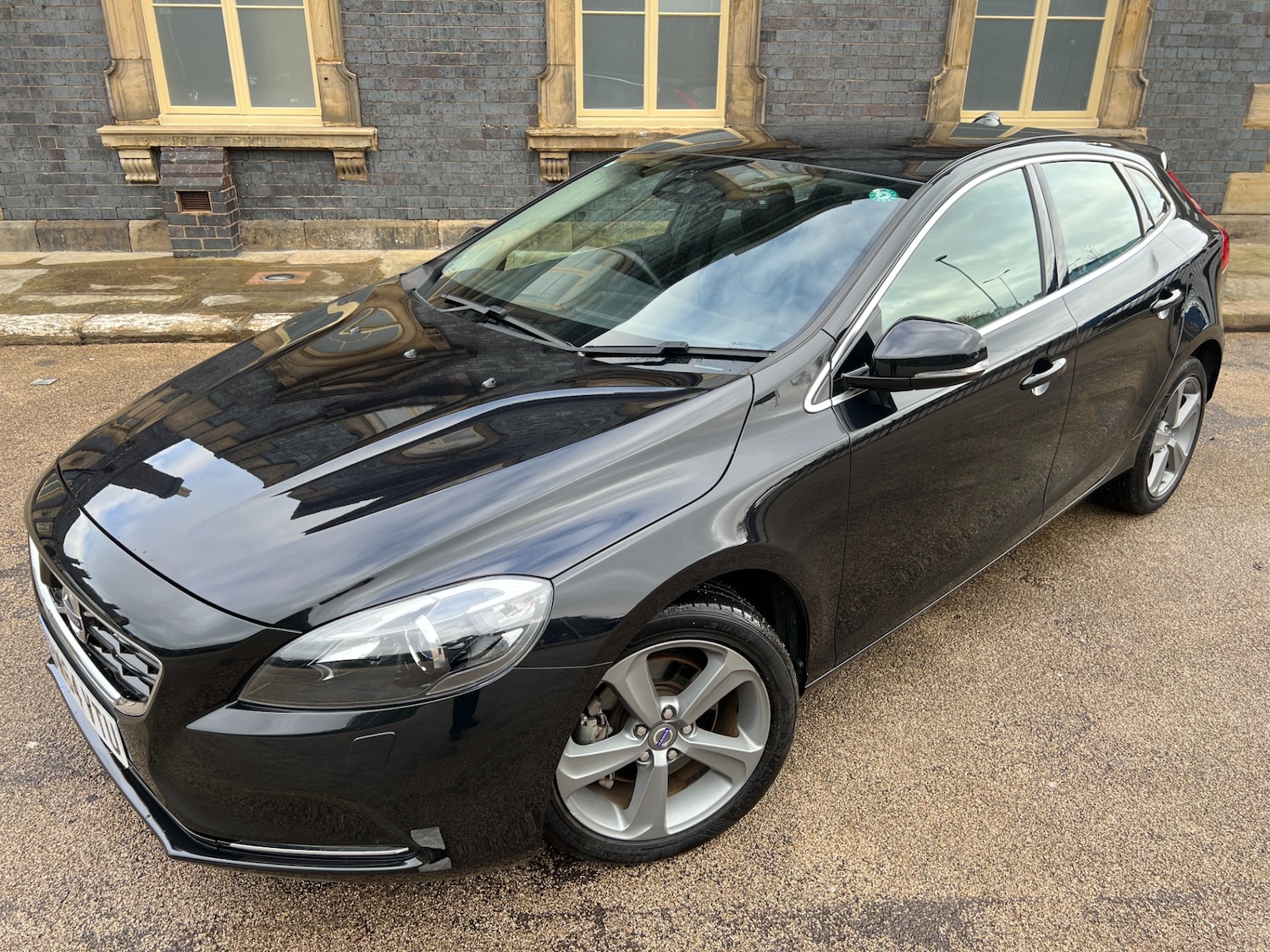 Used Volvo V40 2014 for sale - 76452464: Photo 7