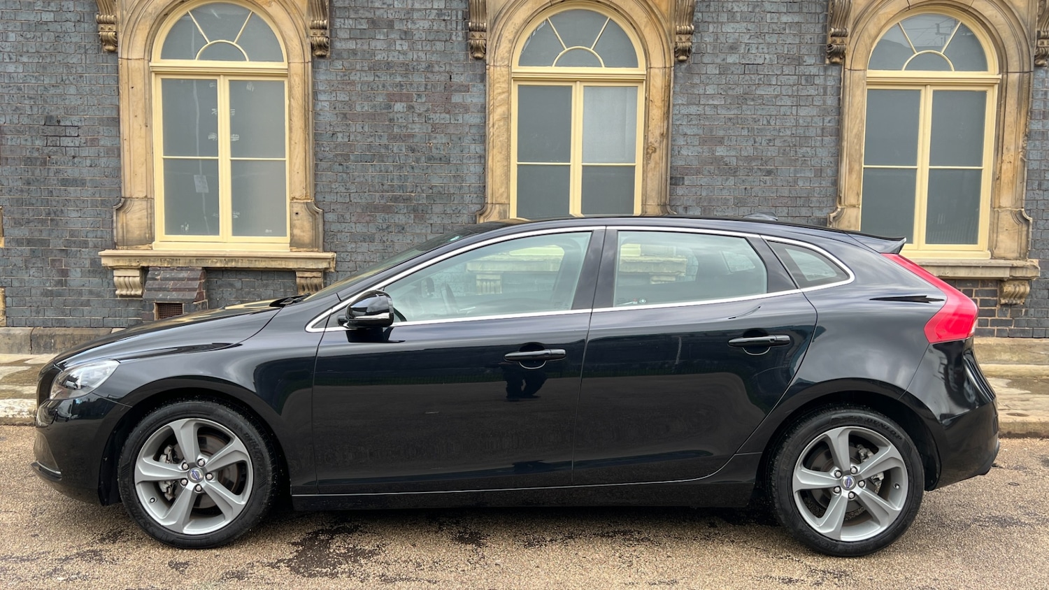 Used Volvo V40 2014 for sale - 76452464: Photo 8