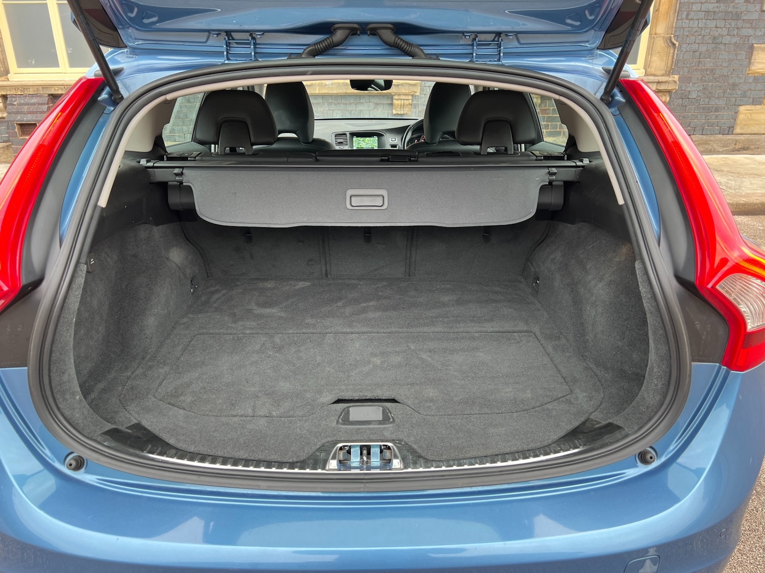 Used Volvo V60 2014 for sale - 76344622: Photo 15