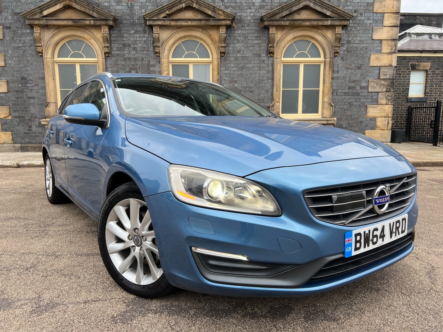 Used Volvo V60 2014 for sale - 76344622: Photo 2