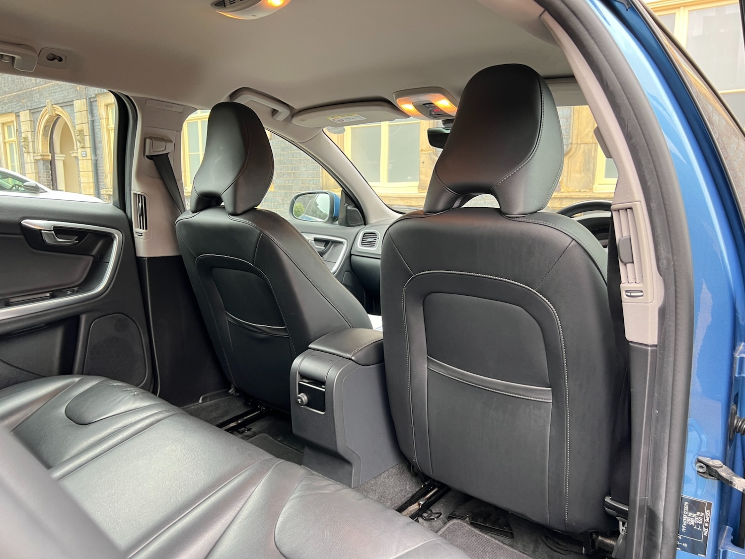 Used Volvo V60 2014 for sale - 76344622: Photo 29
