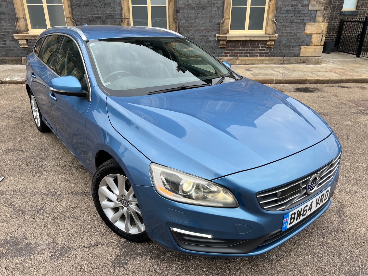 Used Volvo V60 2014 for sale - 76344622: Photo 3