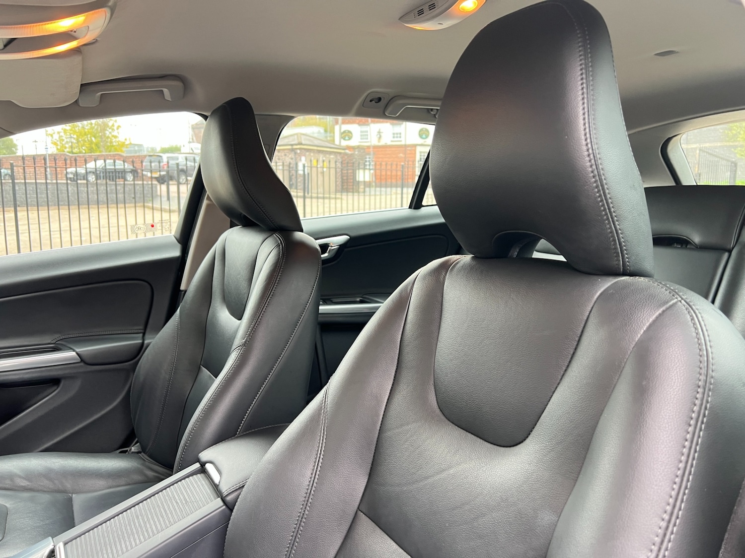 Used Volvo V60 2014 for sale - 76344622: Photo 36