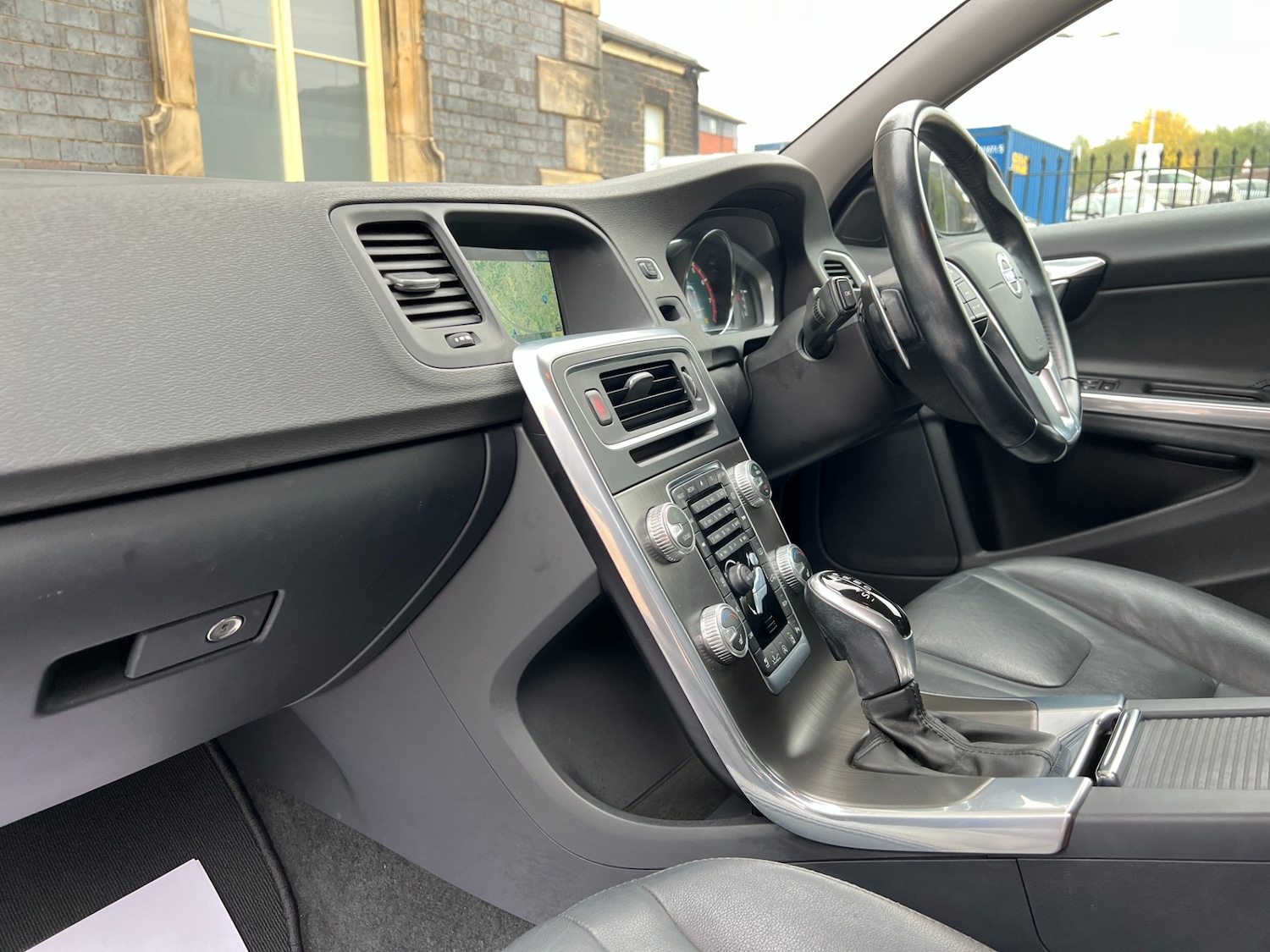 Used Volvo V60 2014 for sale - 76344622: Photo 38