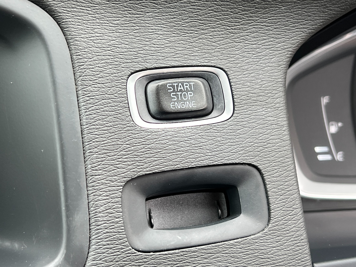 Used Volvo V60 2014 for sale - 76344622: Photo 57
