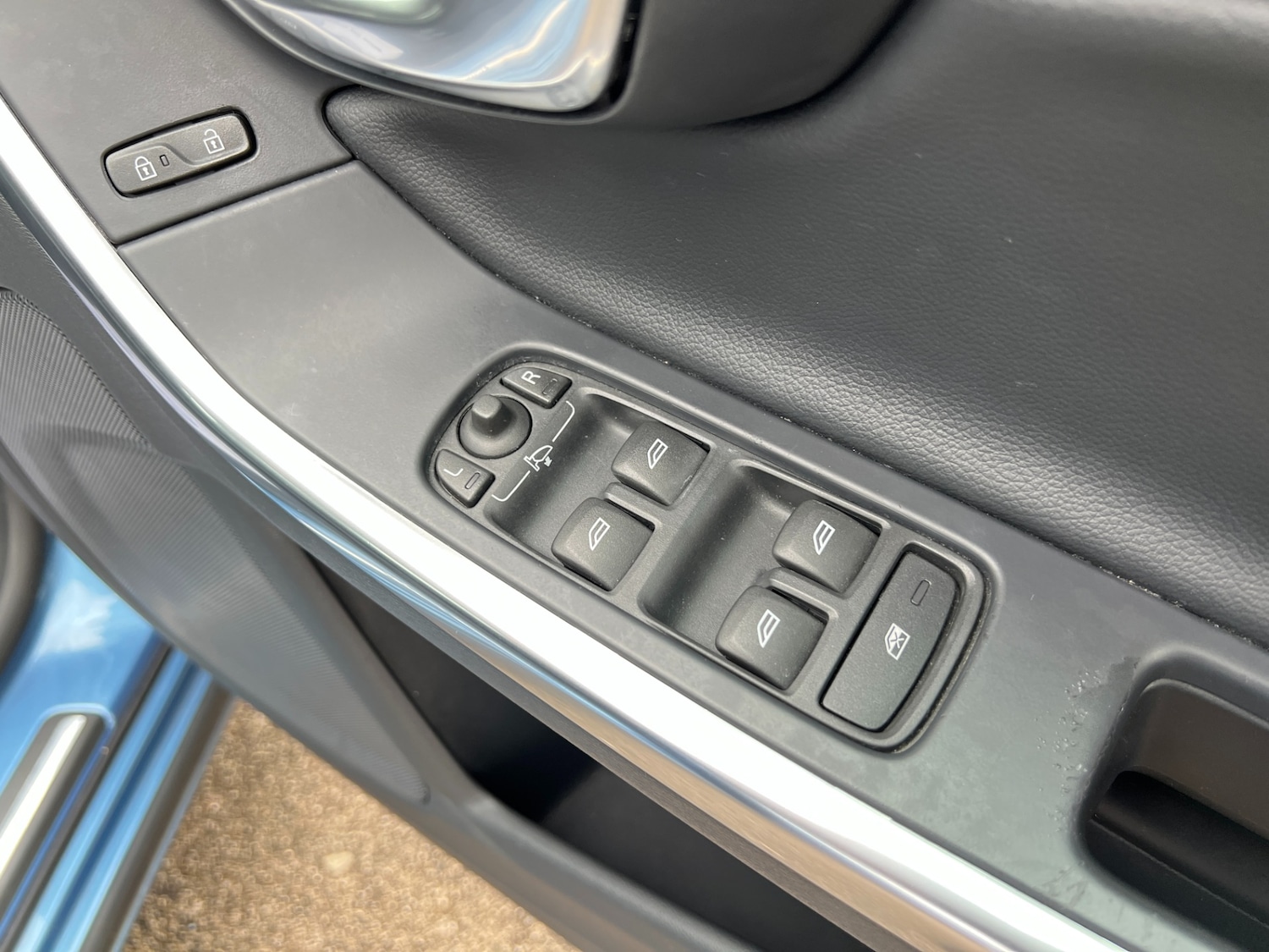 Used Volvo V60 2014 for sale - 76344622: Photo 61