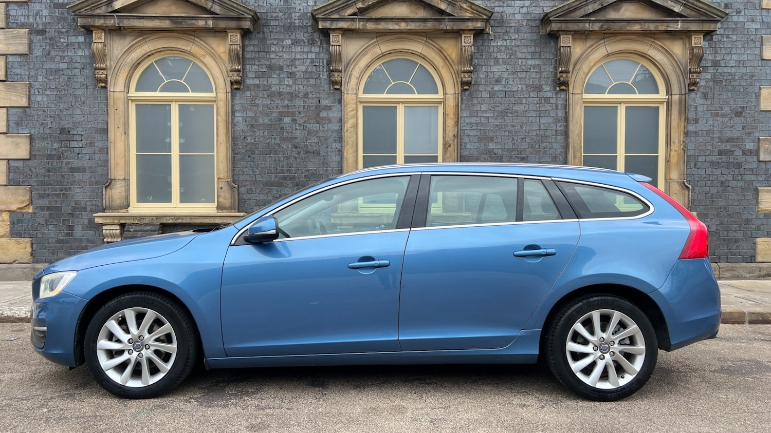 Used Volvo V60 2014 for sale - 76344622: Photo 7