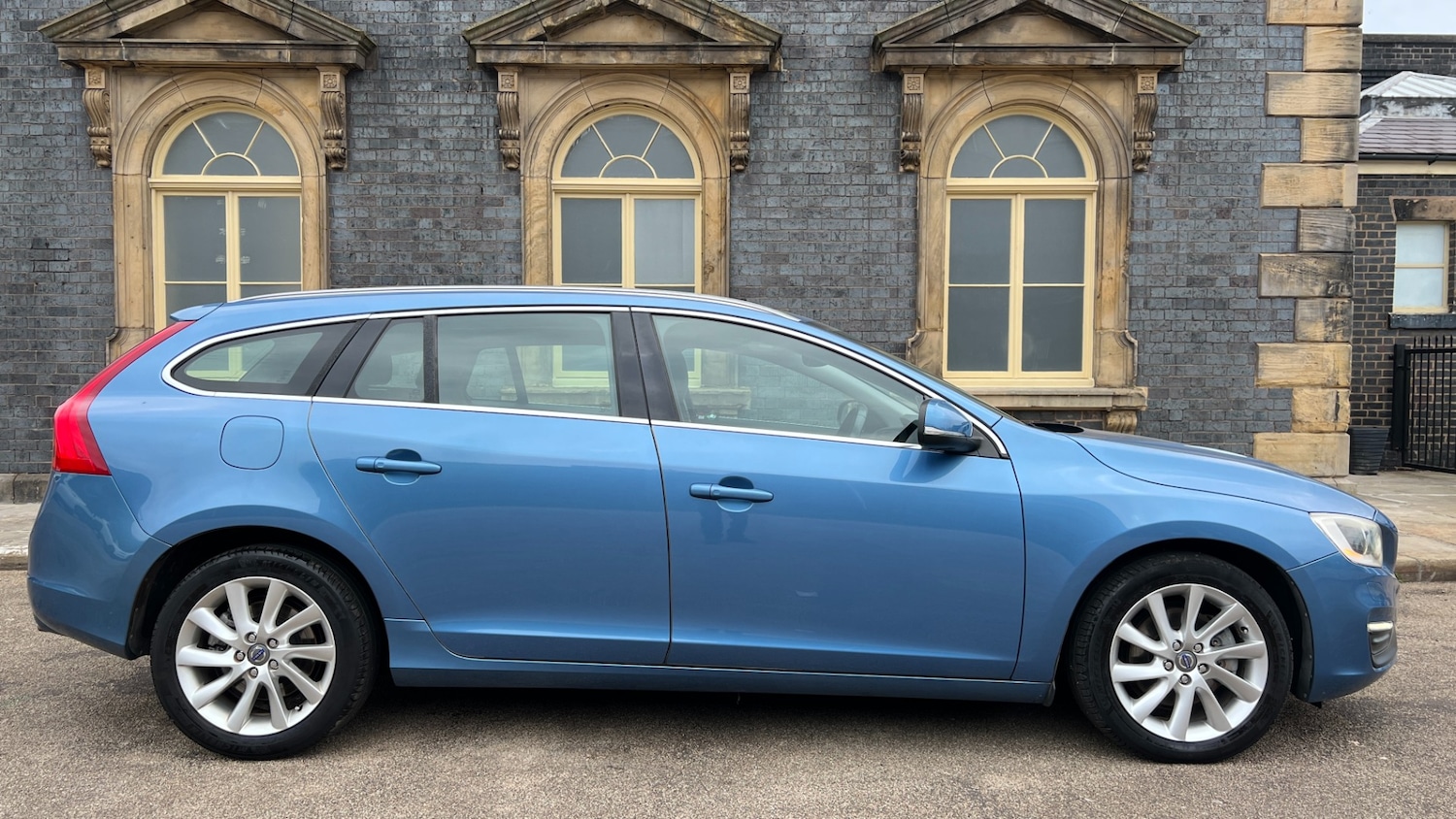 Used Volvo V60 2014 for sale - 76344622: Photo 8