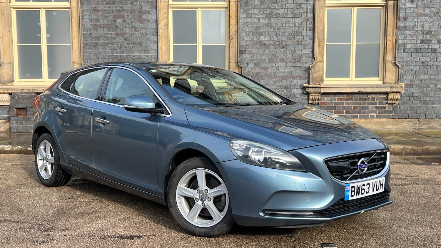 Used Volvo V40 2014 for sale - 76452405: Photo 1