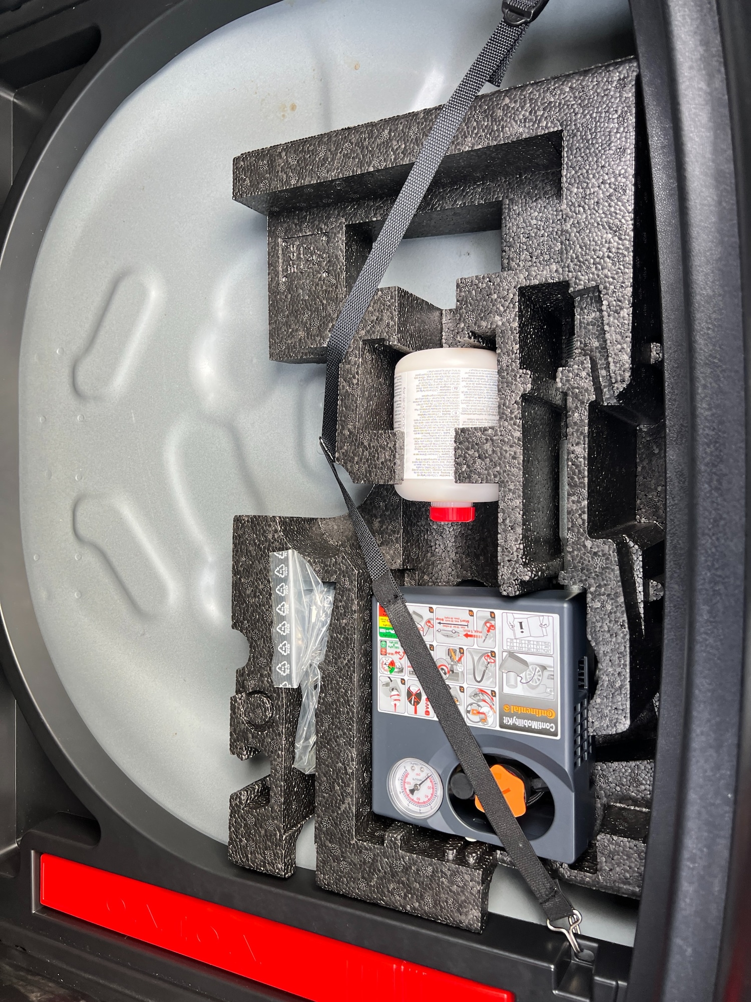 Used Volvo V40 2014 for sale - 76452405: Photo 17