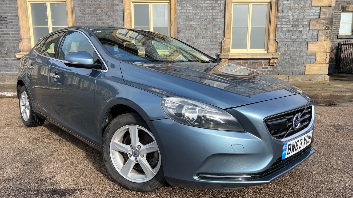 Used Volvo V40 2014 for sale - 76452405: Photo 2