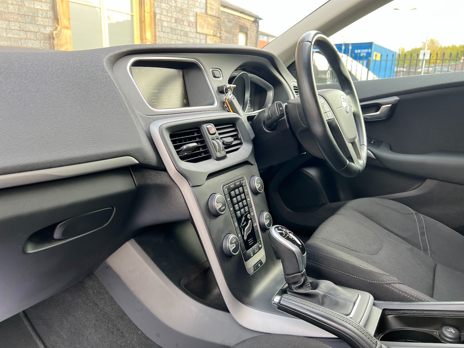 Used Volvo V40 2014 for sale - 76452405: Photo 24