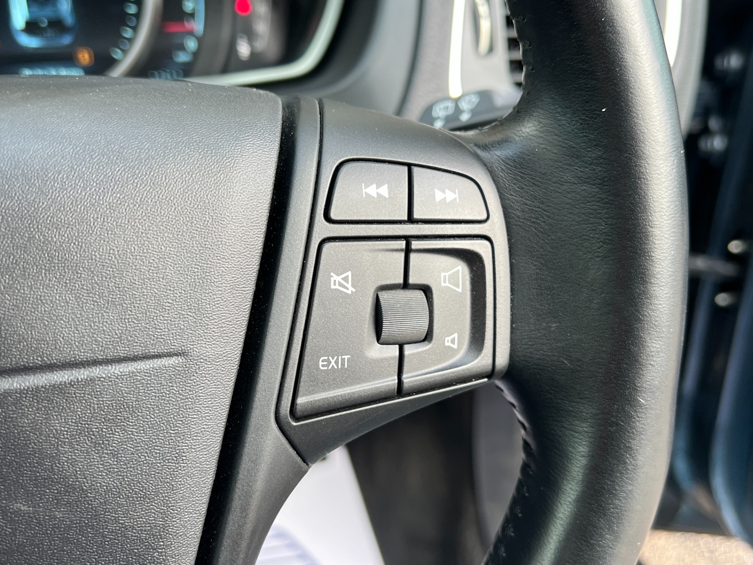 Used Volvo V40 2014 for sale - 76452405: Photo 29