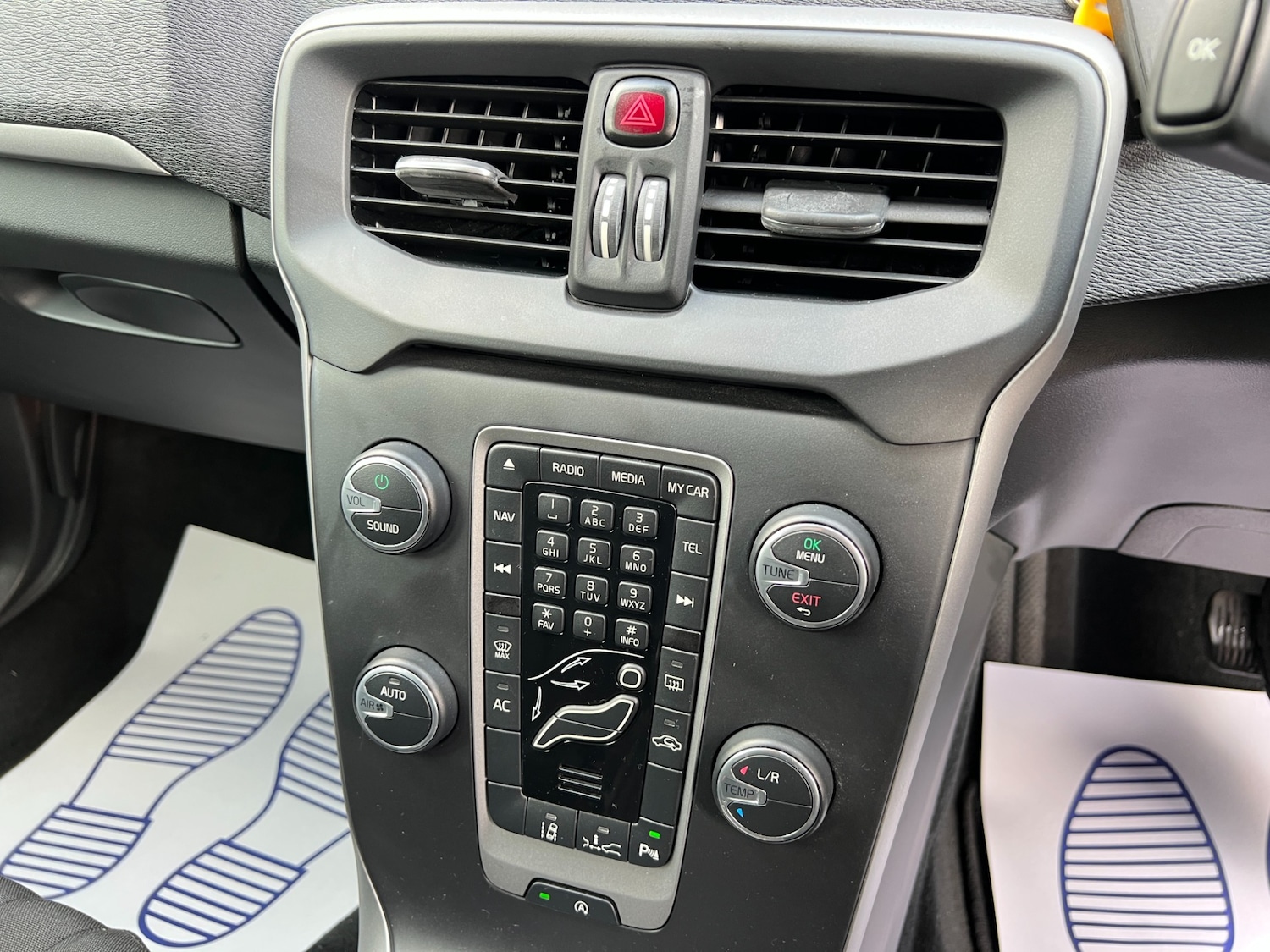 Used Volvo V40 2014 for sale - 76452405: Photo 32