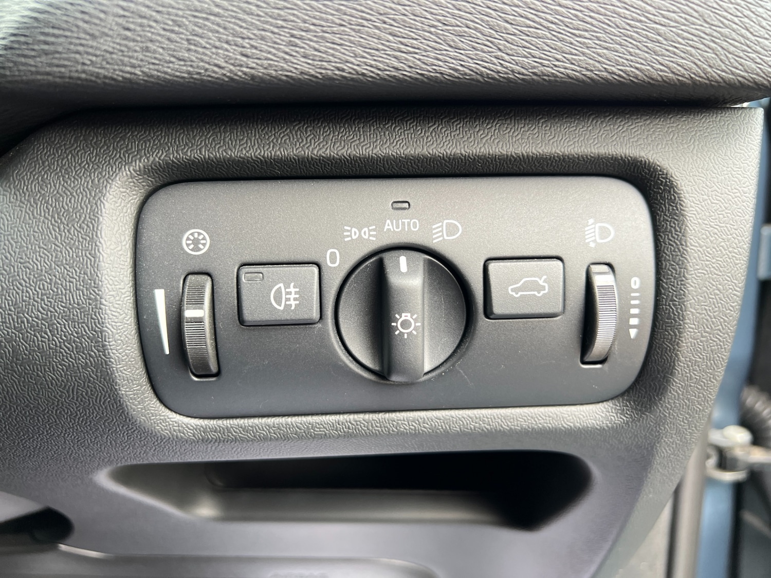 Used Volvo V40 2014 for sale - 76452405: Photo 41