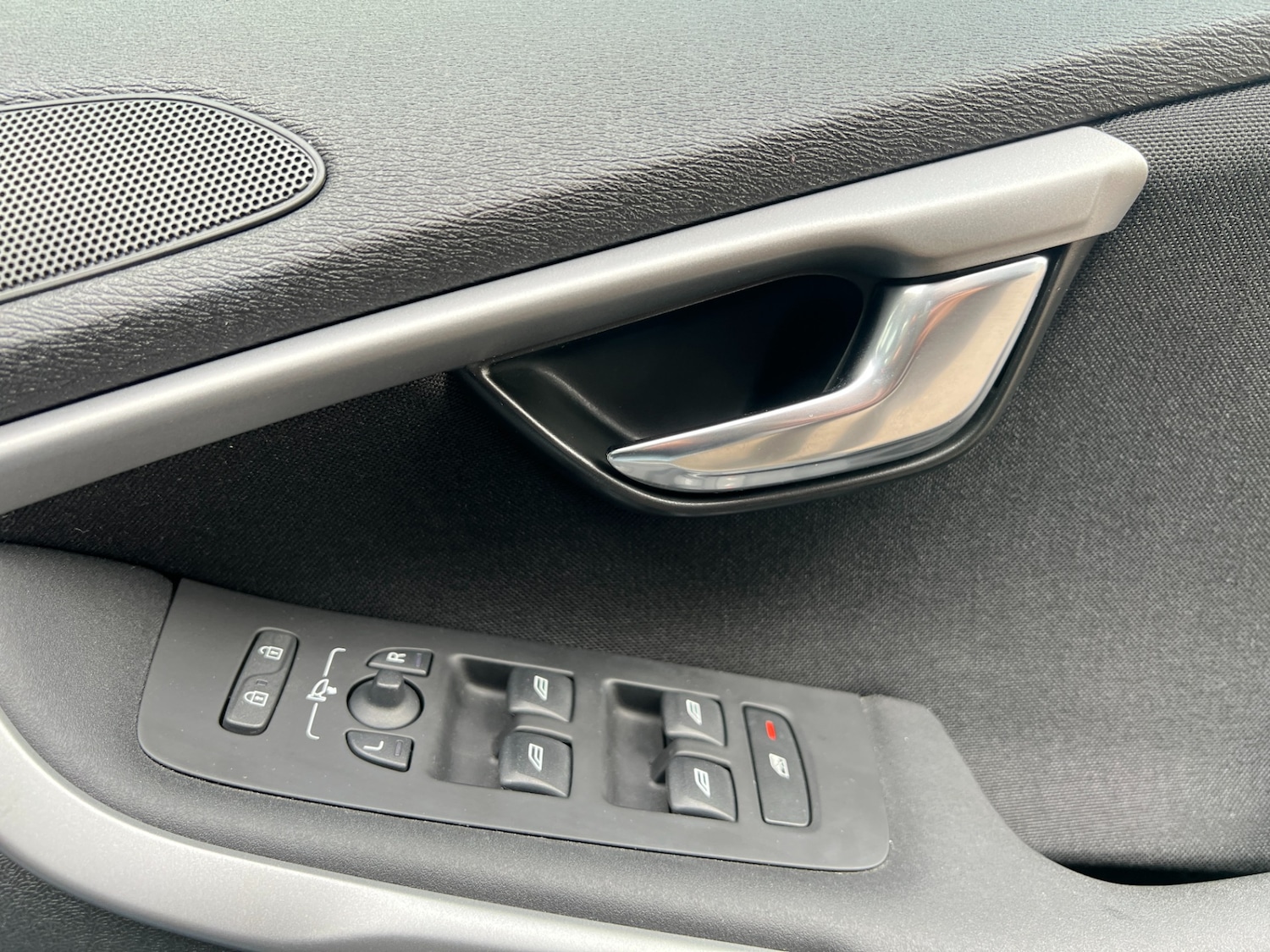 Used Volvo V40 2014 for sale - 76452405: Photo 43