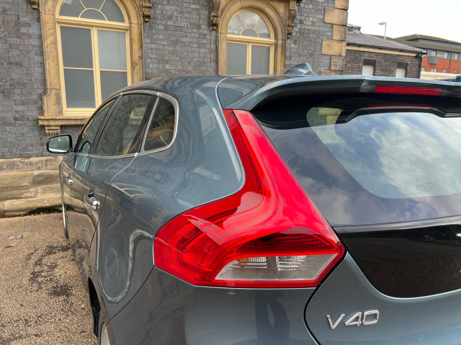 Used Volvo V40 2014 for sale - 76452405: Photo 46