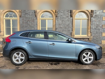 Used Volvo V40 2014 for sale - 76452405: Photo