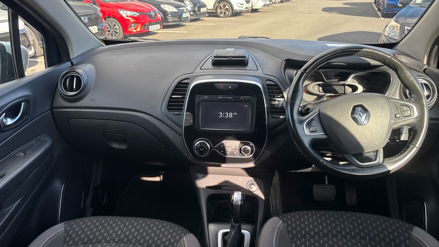 Used Renault Captur 2018 for sale - 76117342: Photo 10