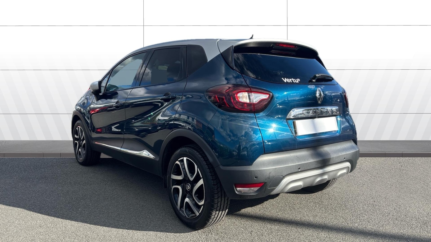 Used Renault Captur 2018 for sale - 76117342: Photo 2