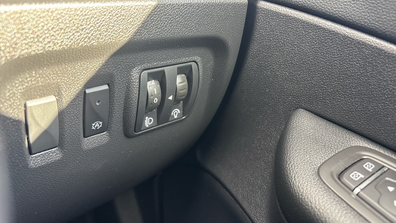Used Renault Captur 2018 for sale - 76117342: Photo 24