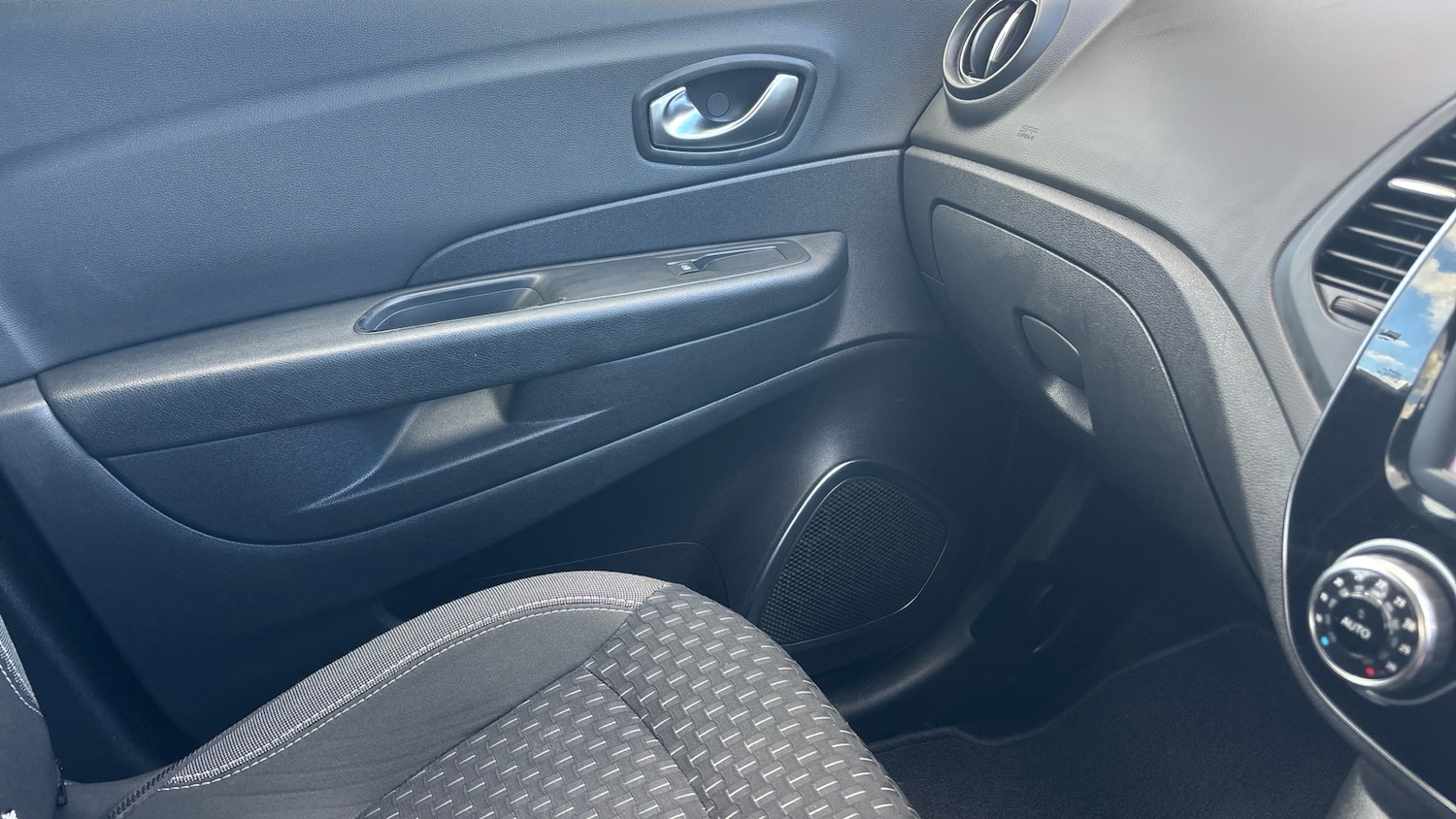 Used Renault Captur 2018 for sale - 76117342: Photo 37