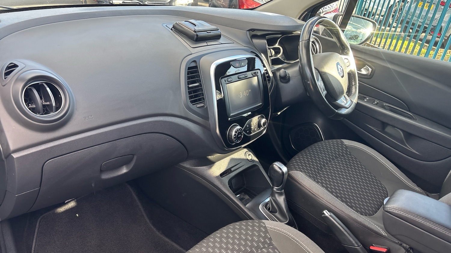 Used Renault Captur 2018 for sale - 76117342: Photo 9