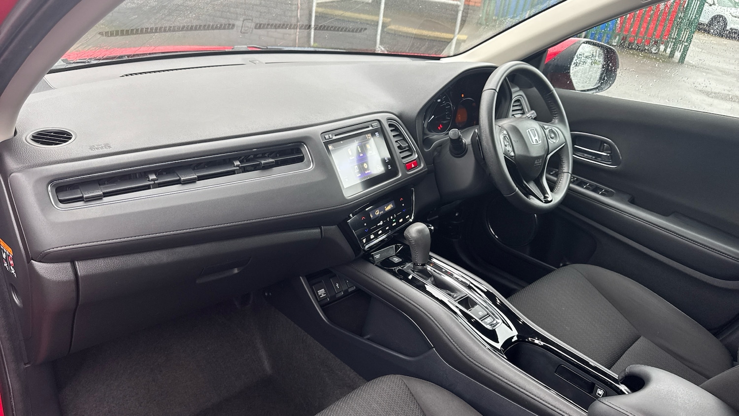 Used Honda HR-V 2018 for sale - 76983874: Photo 2