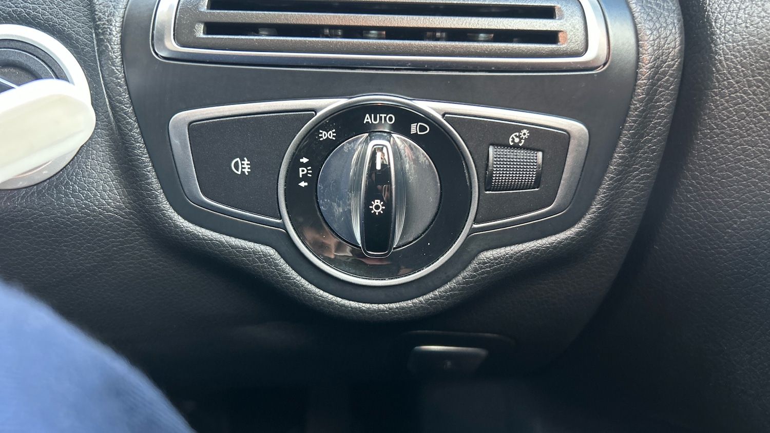 Used Mercedes-Benz C Class 2015 for sale - 77851193: Photo 34