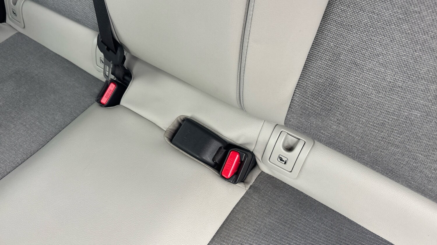 Used Toyota Yaris 2020 for sale - 76079670: Photo 17