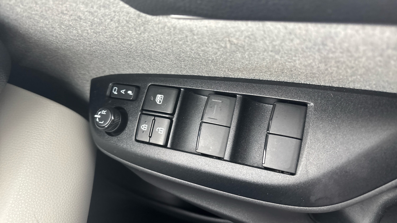 Used Toyota Yaris 2022 for sale - 77106428: Photo 23