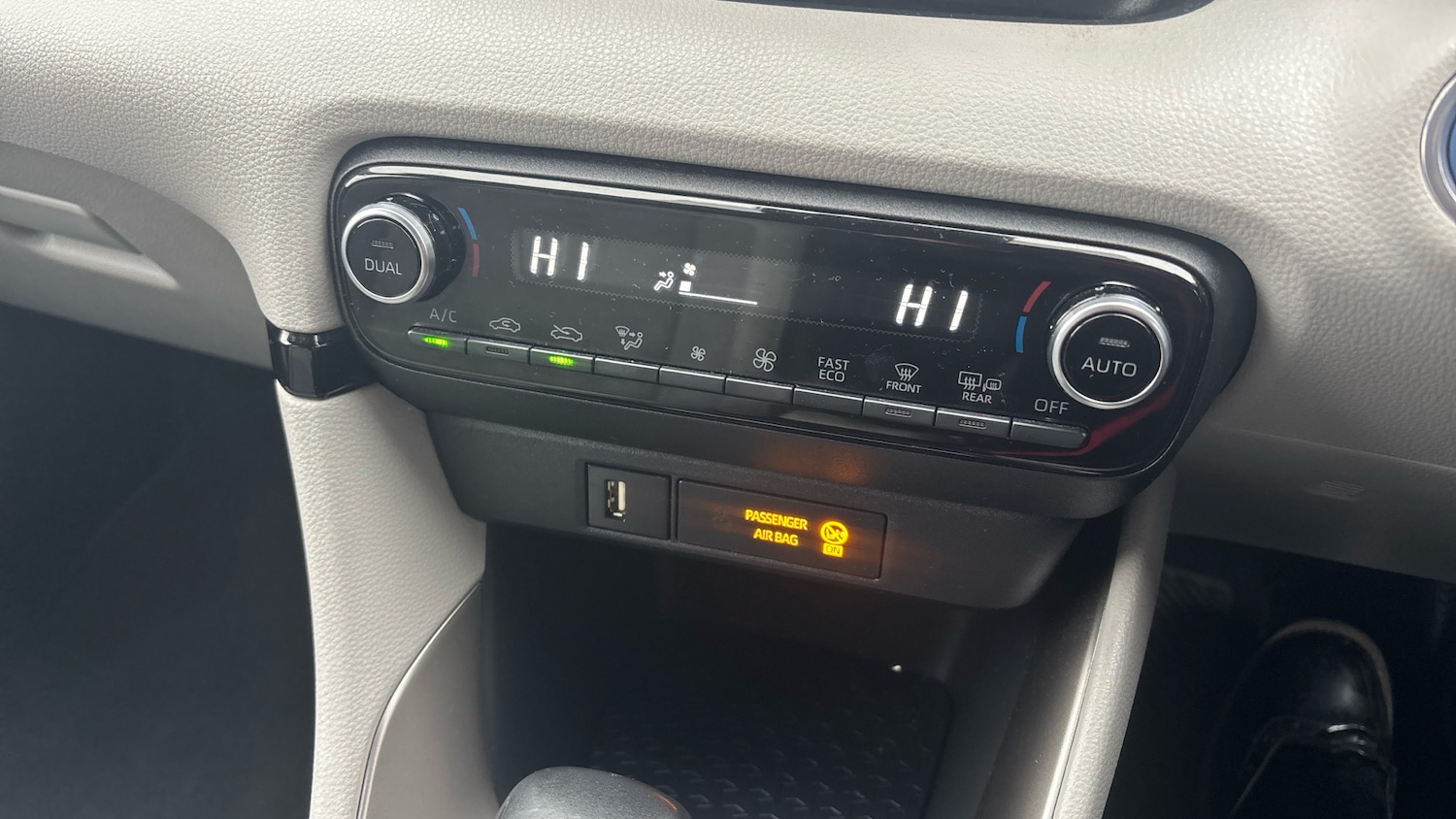 Used Toyota Yaris 2022 for sale - 77106428: Photo 25