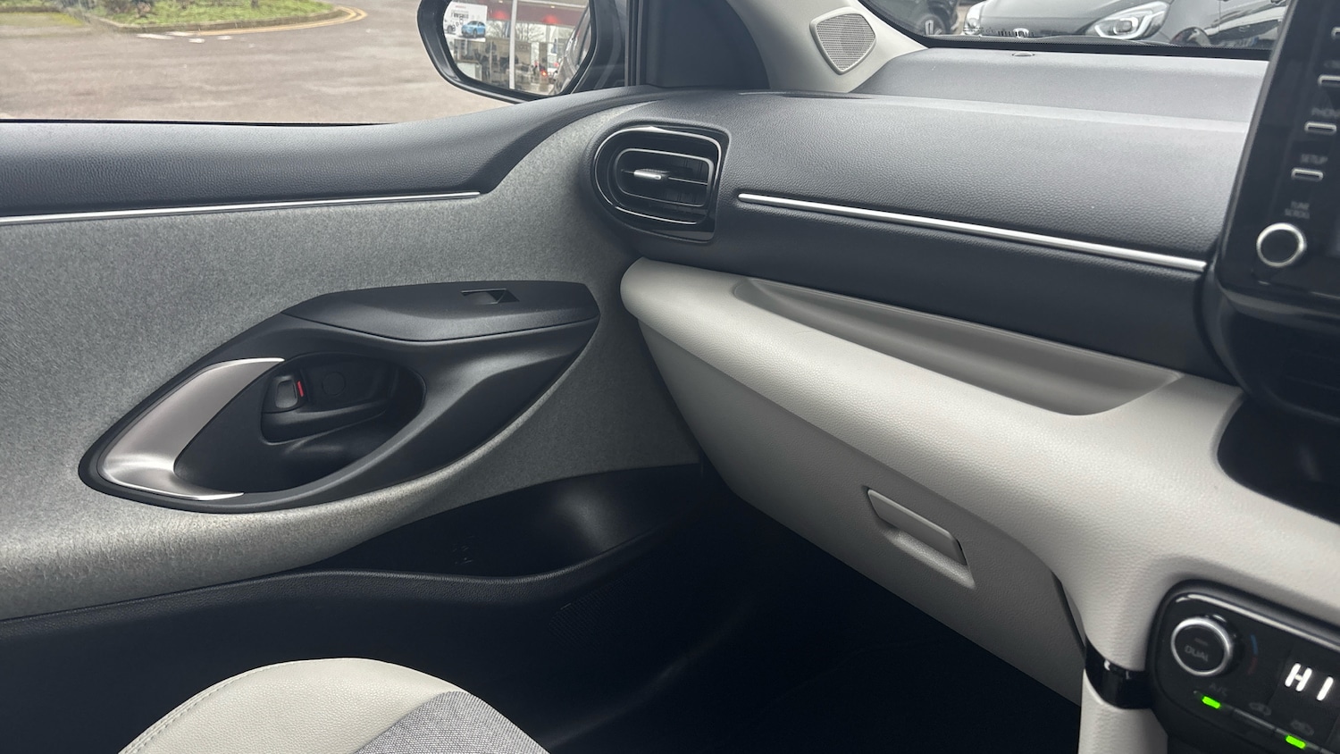 Used Toyota Yaris 2022 for sale - 77106428: Photo 28