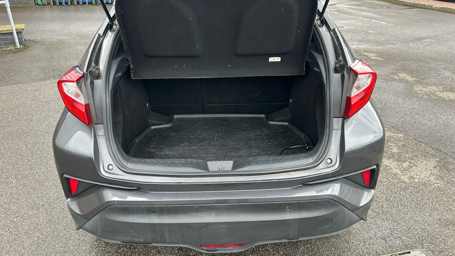 Used Toyota C-HR 2018 for sale - 78111931: Photo 4