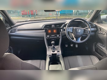 Used Honda Civic 2018 for sale - 77650152: Photo
