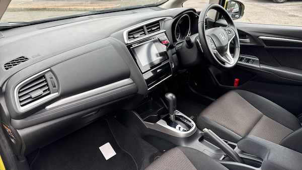 Used Honda Jazz 2015 for sale - 76287129: Photo 2