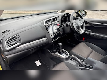 Used Honda Jazz 2015 for sale - 76287129: Photo 2