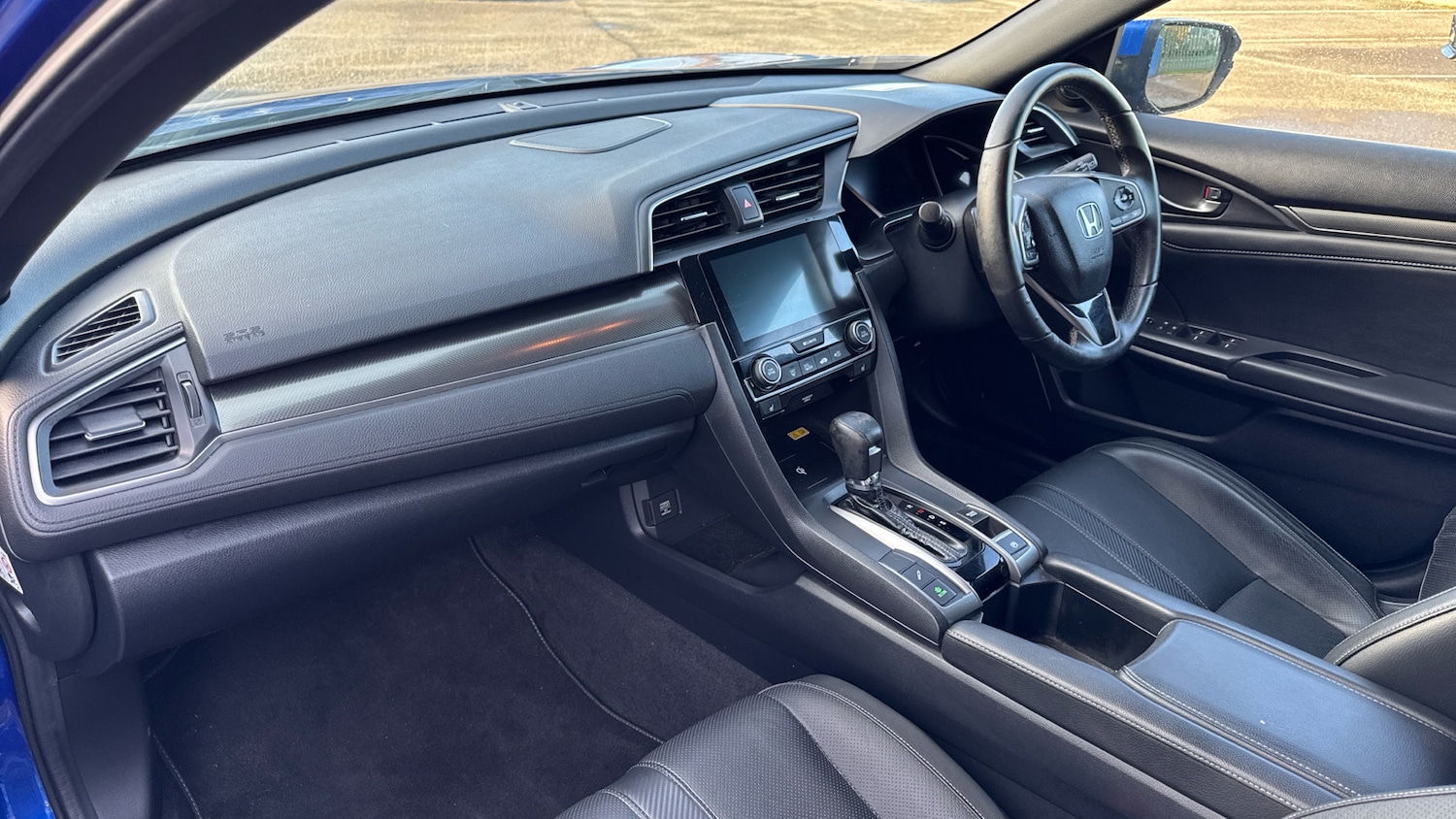 Used Honda Civic 2017 for sale - 76534274: Photo 2