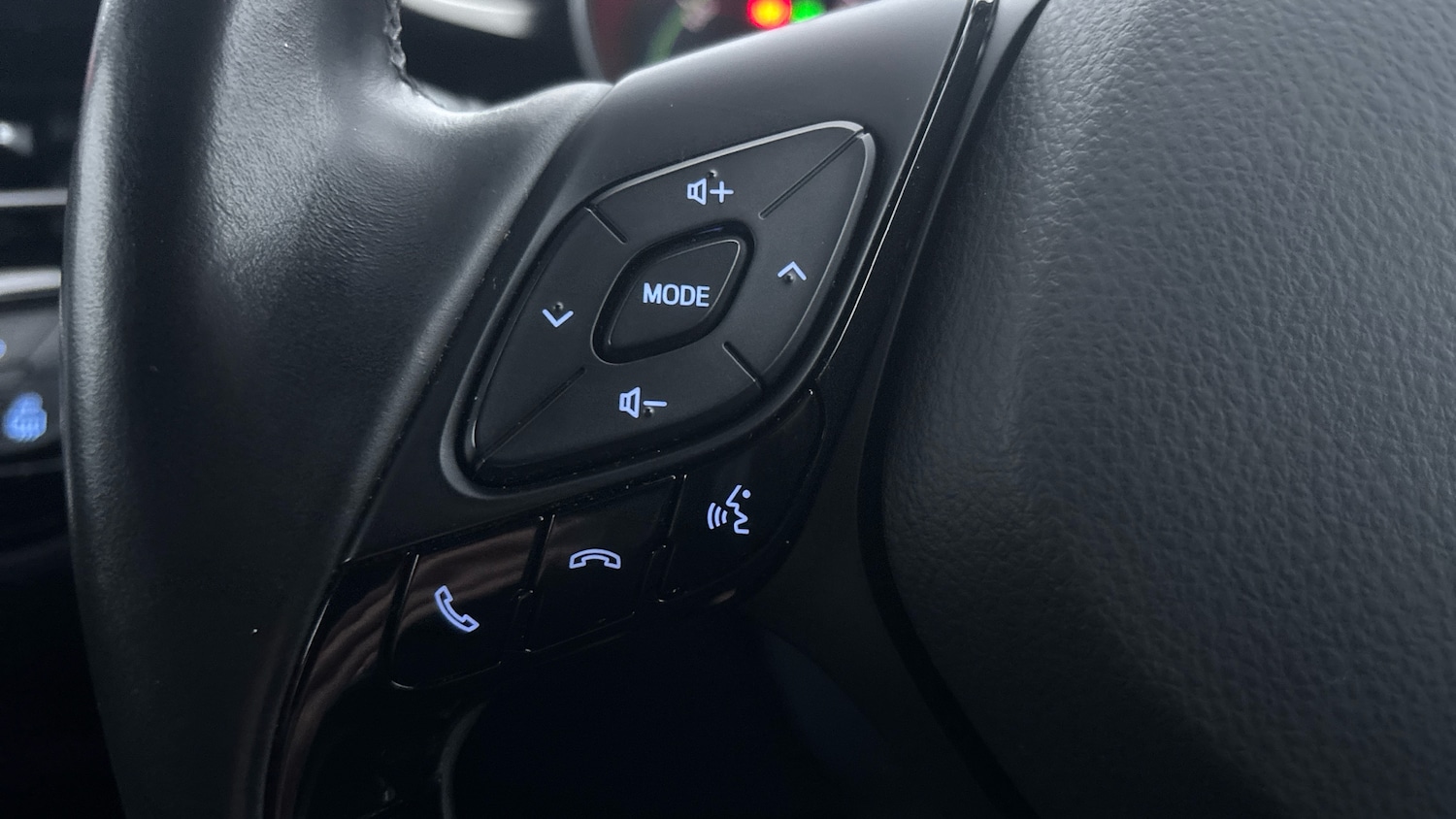 Used Toyota C-HR 2019 for sale - 76302886: Photo 21