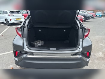 Used Toyota C-HR 2019 for sale - 76302886: Photo