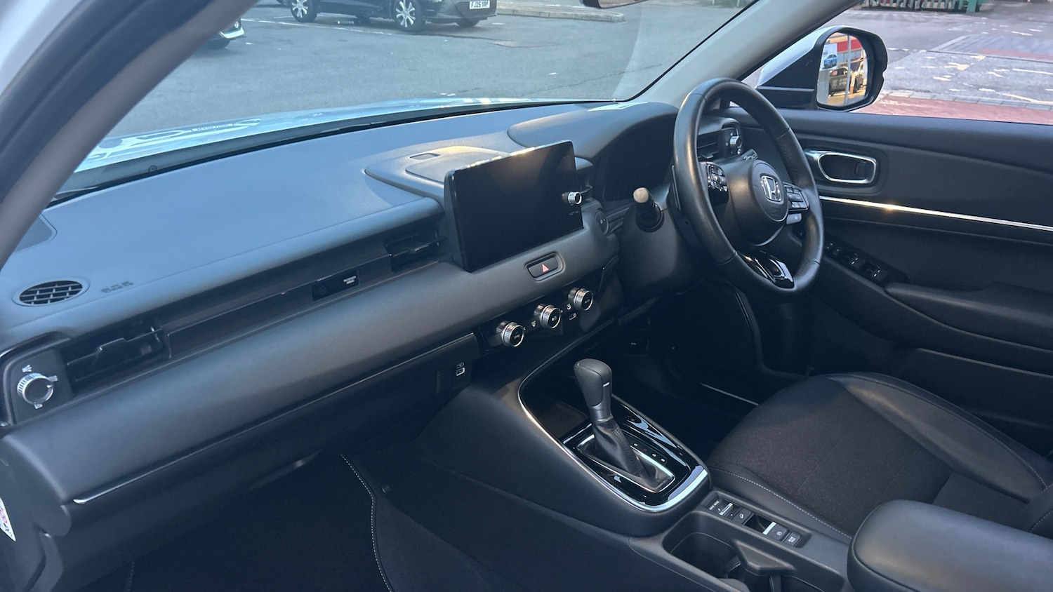 Used Honda HR-V 2023 for sale - 76480262: Photo 2