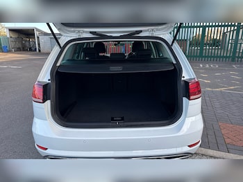 Used Volkswagen Golf 2018 for sale - 76494449: Photo