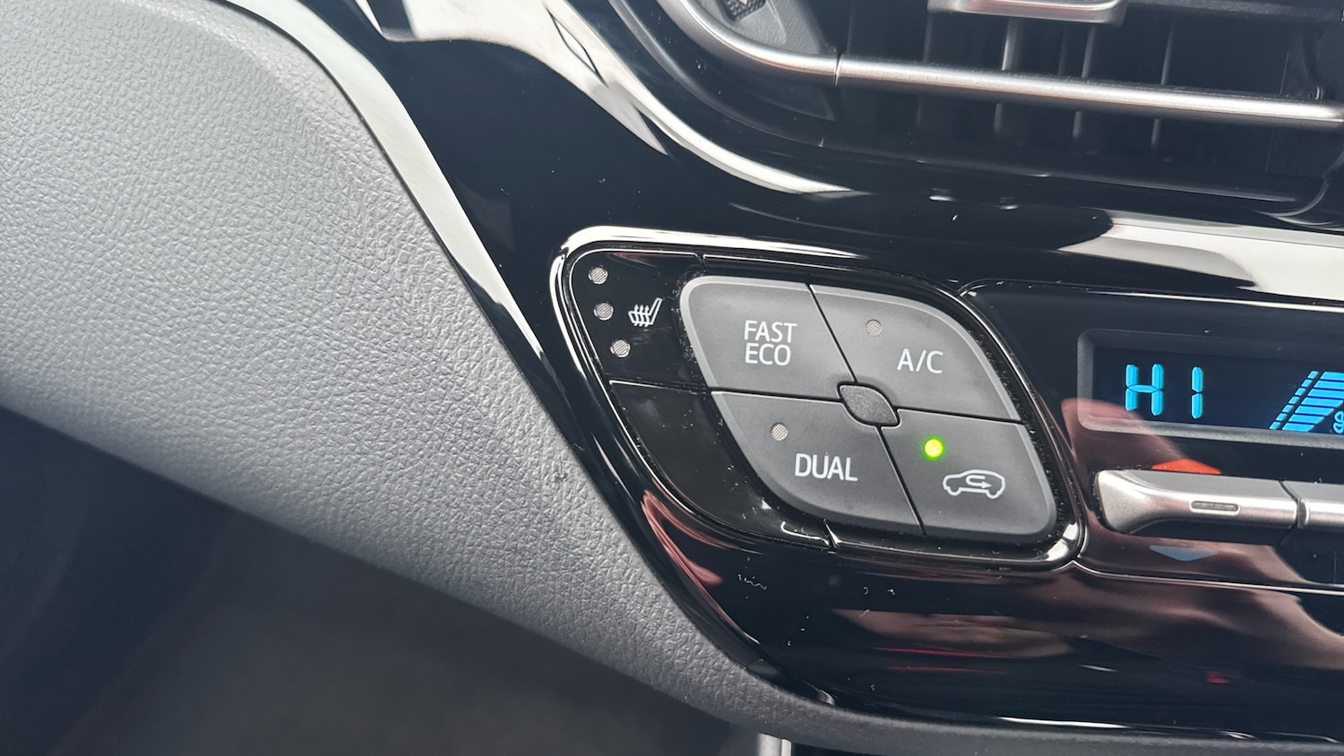 Used Toyota C-HR 2023 for sale - 77449451: Photo 38