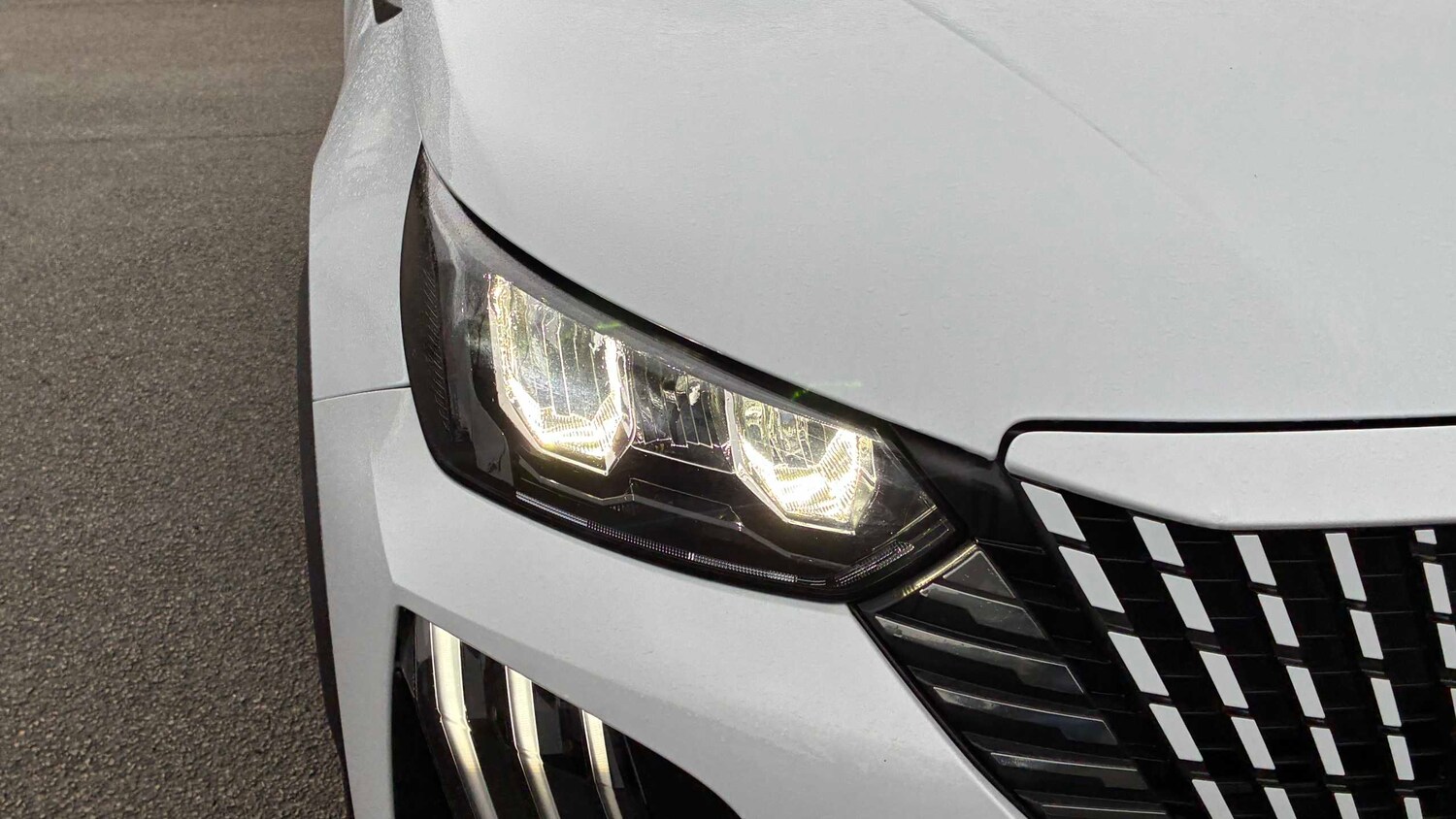 Used Peugeot 2008 2023 for sale - 77858489: Photo 10