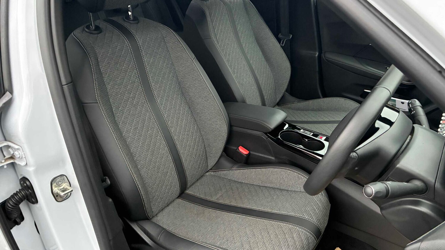 Used Peugeot 2008 2023 for sale - 77858489: Photo 25