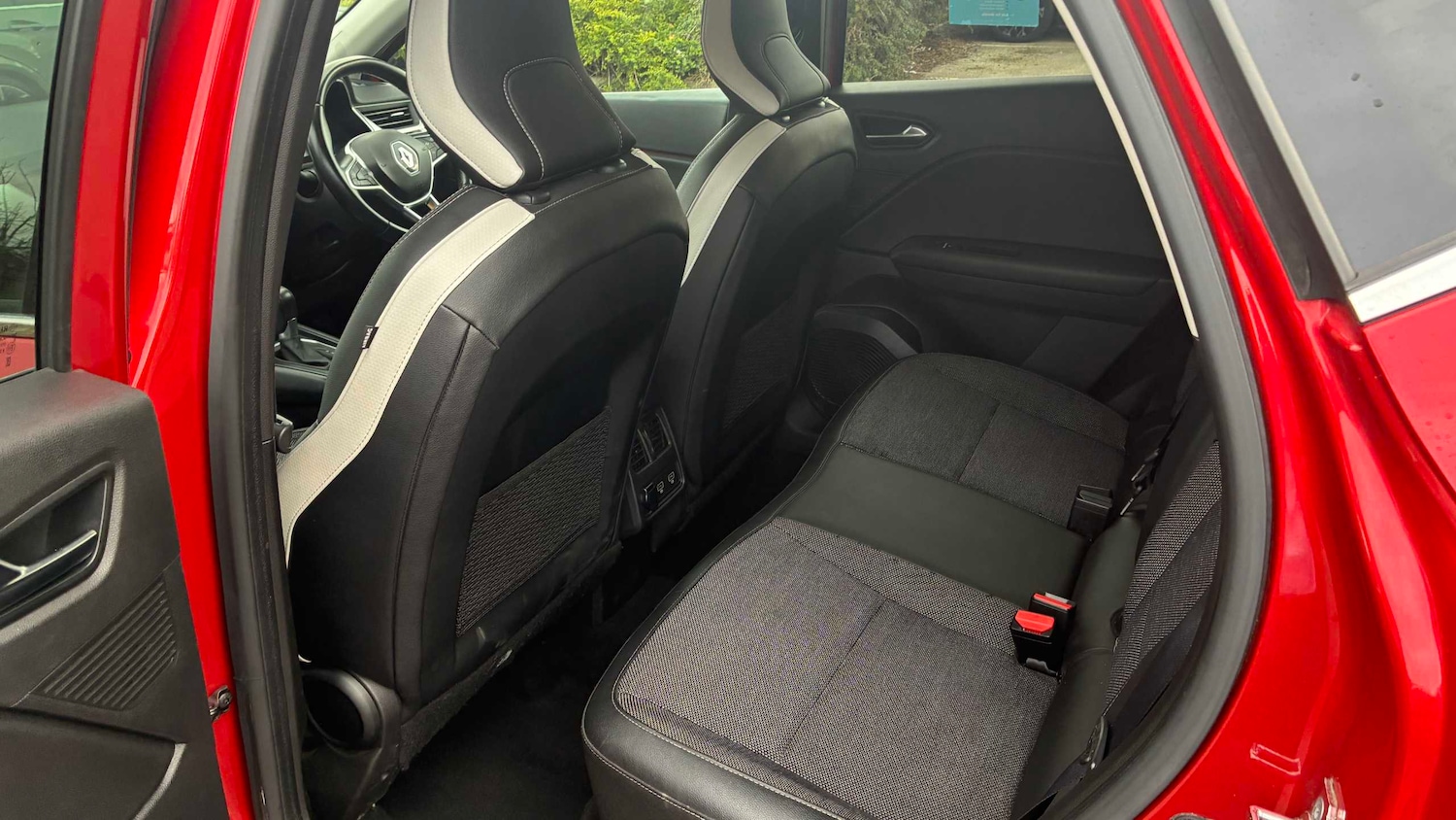 Used Renault Captur for sale - 77860248: Photo 25