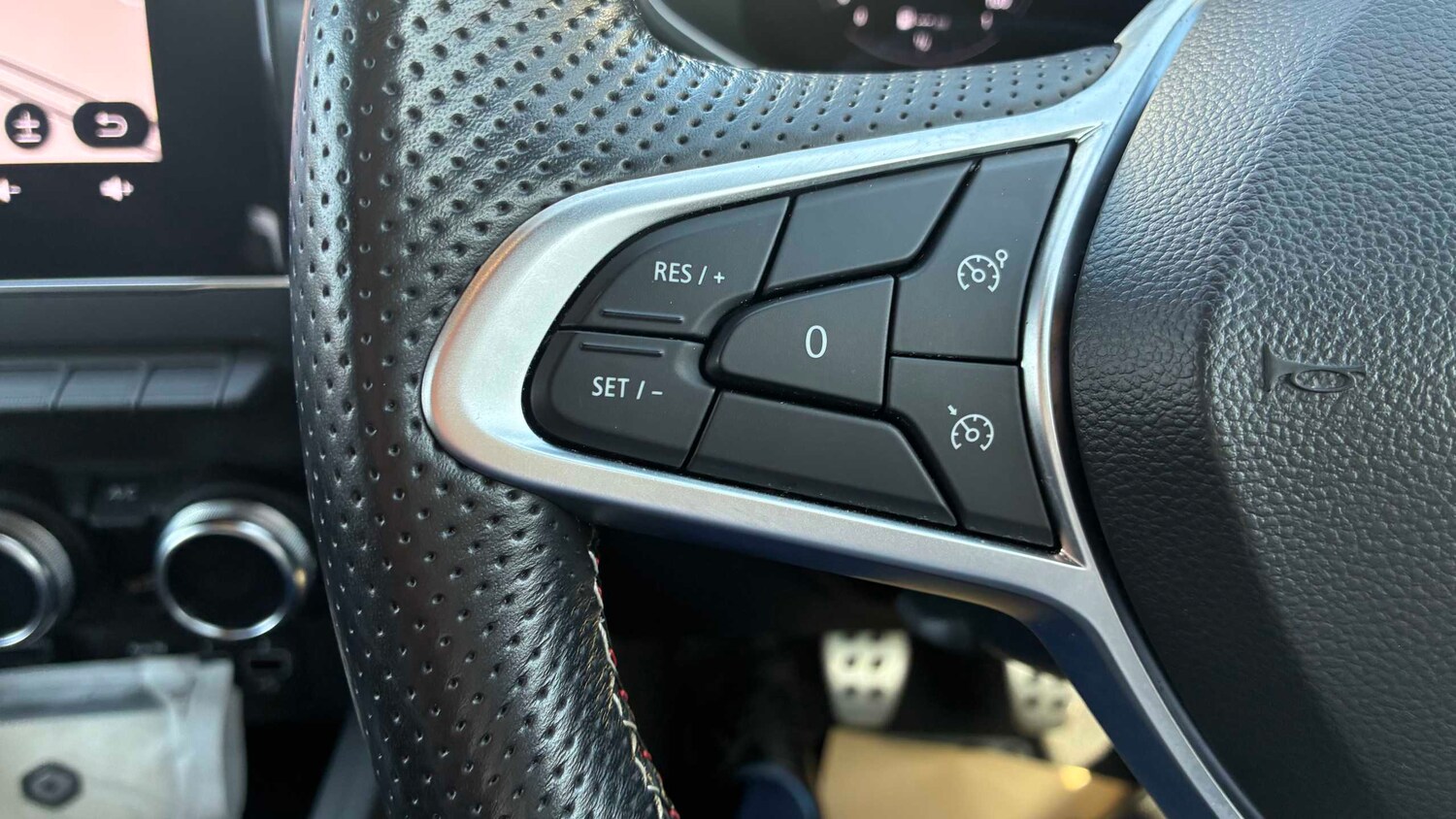 Used Renault Clio 2023 for sale - 78173830: Photo 30